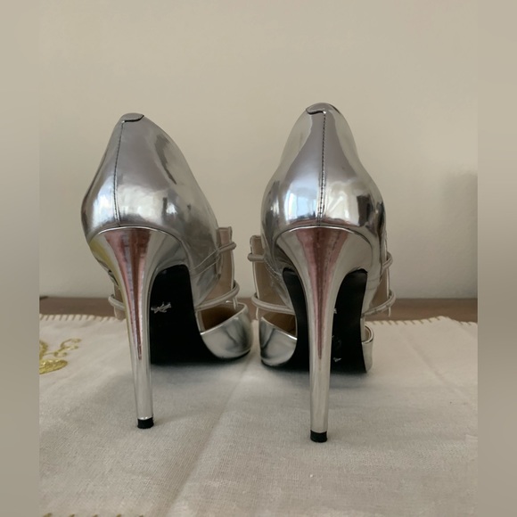 Kenneth Cole Stiletto Shoes: Silver Mirror, Wide Stretchy Front Strap. Size 9.5 - Picture 2 of 13